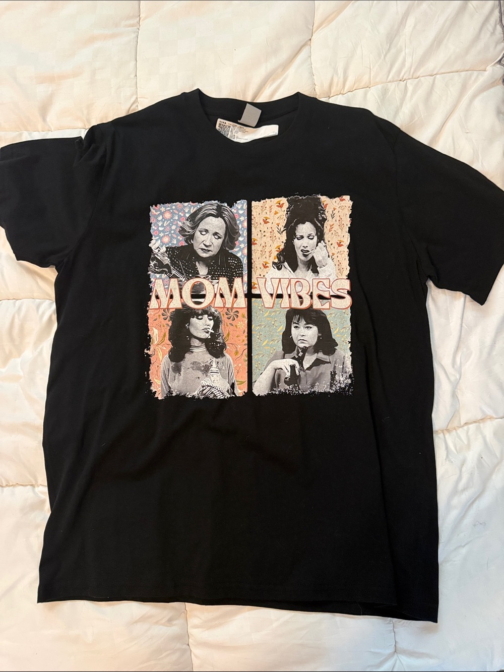 Source Unknown Black 'Mom Vibes' Graphic Tee